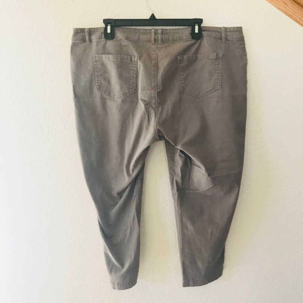 Plus size pants - Picture 3 of 8